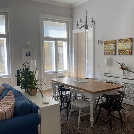 Urban Haven - 3 Beds, 3 Baths, Free Parking, Near Central Market ブダペスト エクステリア 写真