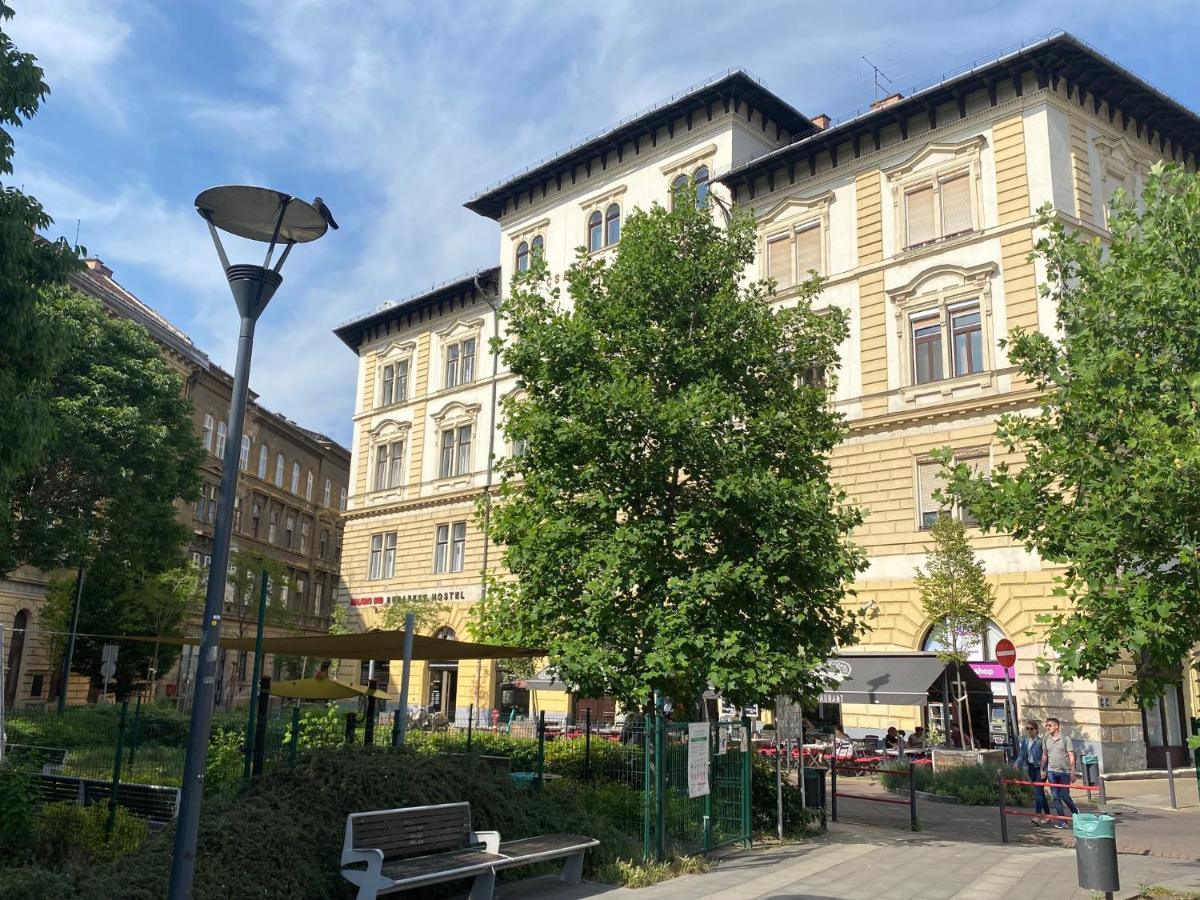 Urban Haven - 3 Beds, 3 Baths, Free Parking, Near Central Market ブダペスト エクステリア 写真