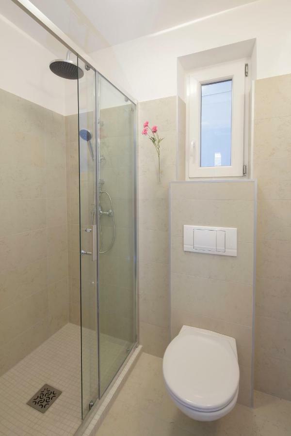 Urban Haven - 3 Beds, 3 Baths, Free Parking, Near Central Market ブダペスト エクステリア 写真