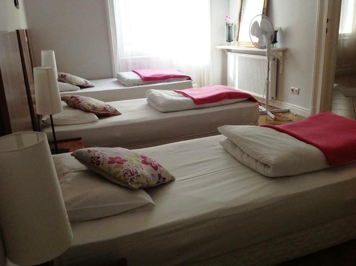 Urban Haven - 3 Beds, 3 Baths, Free Parking, Near Central Market ブダペスト エクステリア 写真