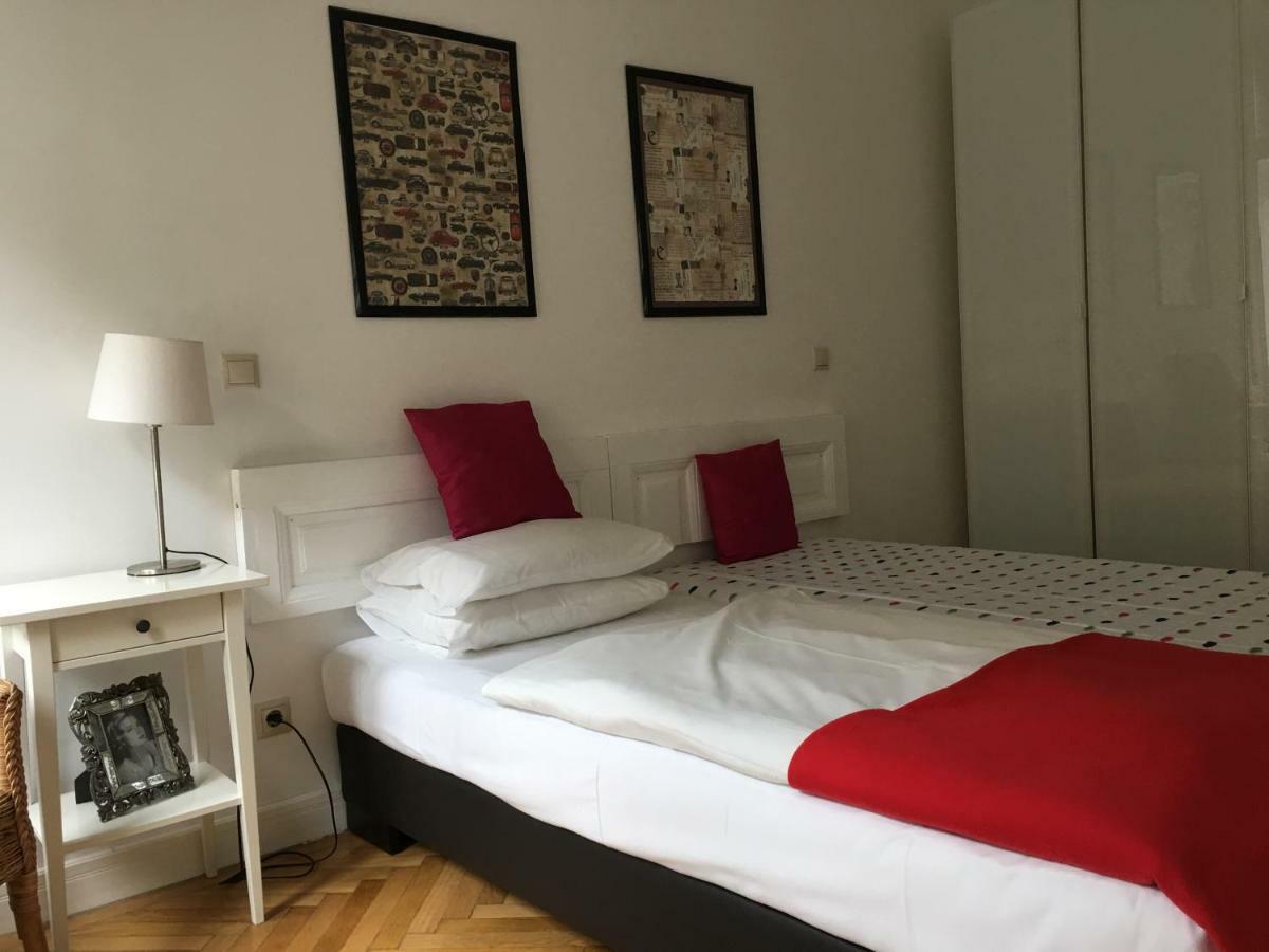 Urban Haven - 3 Beds, 3 Baths, Free Parking, Near Central Market ブダペスト エクステリア 写真